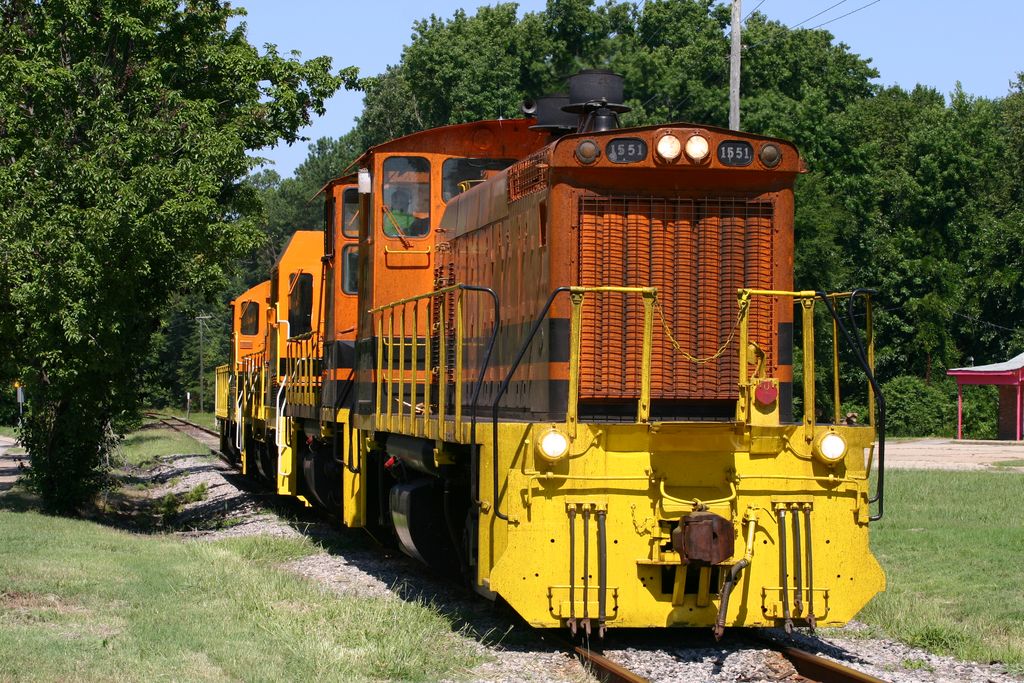 CWRY #1551 heads towards the Maersk Terminal.